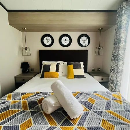 Teejay's With Hot Tub