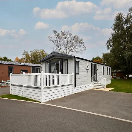 Teejay's With Hot Tub