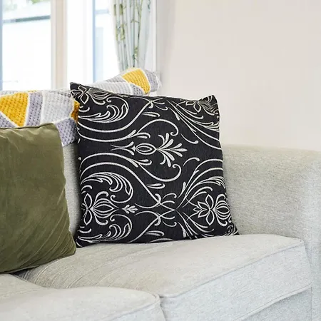 Teejay's With Hot Tub