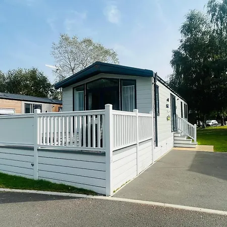 Teejay's With Hot Tub בית נופש