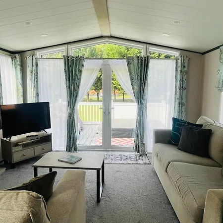 Teejay's With Hot Tub *