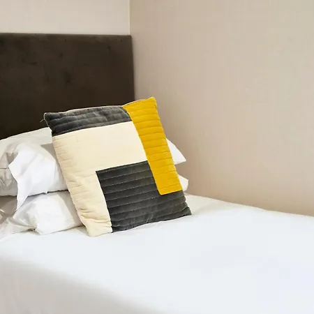 Teejay's With Hot Tub *