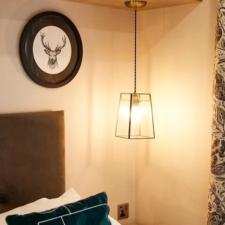 בית נופש Teejay's With Hot Tub *