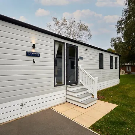 בית נופש Teejay's With Hot Tub