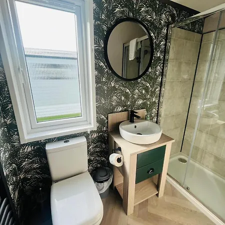 Teejay's With Hot Tub *