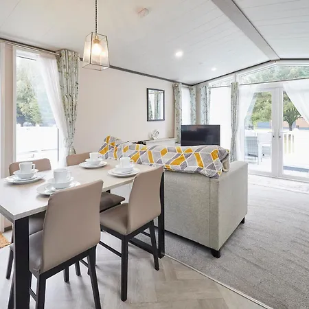 Dom wakacyjny Teejay's With Hot Tub York